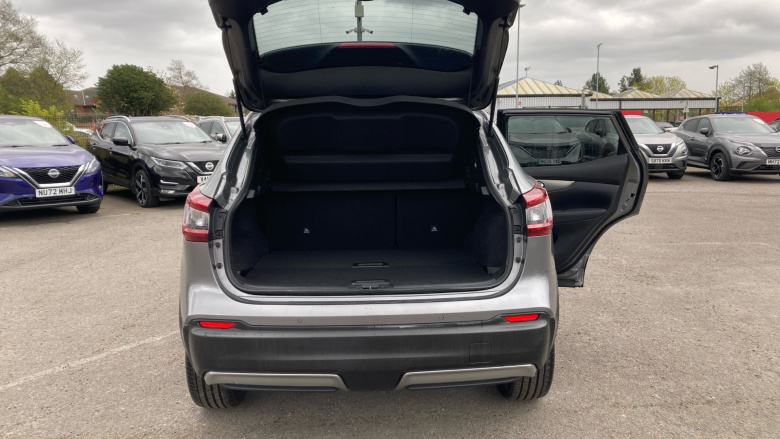 Nissan Qashqai 1.3 DiG-T N-Motion 5dr Petrol Hatchback